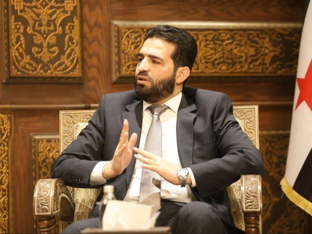 وزير الداخلية يجري مباحثات مع وفد من الصليب الأحمر