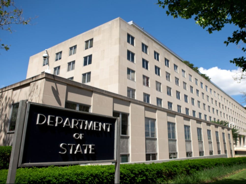 الخارجية الأمريكية: ترامب جاد برفع العقوبات عن سوريا