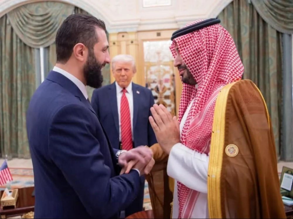 الرئيس أحمد الشرع وولي العهد محمد بن سلمان والرئيس الأمريكي دونالد ترامب