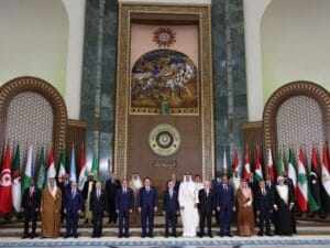 في افتتاح القمة العربية ببغداد.. البحرين والعراق يهنئان سوريا برفع العقوبات