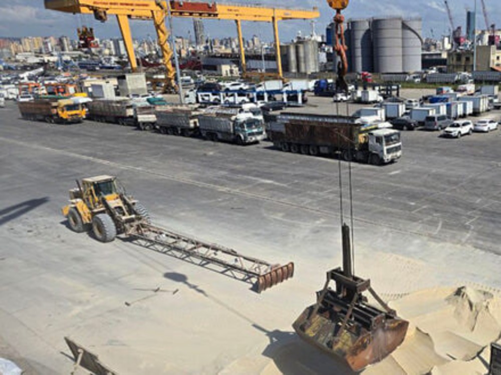 حركة تجارية نشطة في مرفأ طرطوس