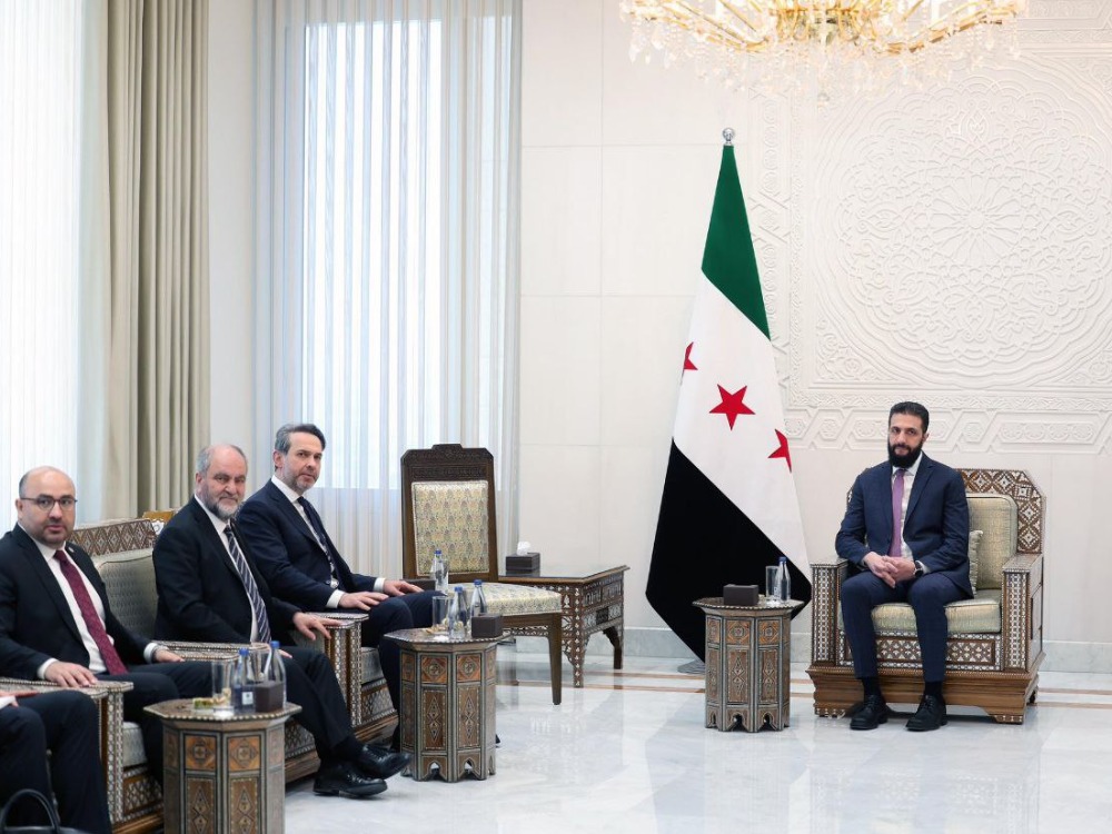 بعد توقيع اتفاقية الطاقة والغاز.. الرئيس الشرع يلتقي وزير الطاقة التركي بدمشق