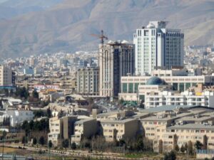 ارتفاع درجات الحرارة اليوم وعودة الأجواء المعتدلة ابتداءً من الأربعاء