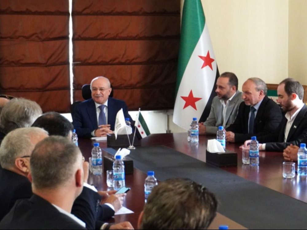 أكد وزير النقل الدكتور يعرب بدر التزام الوزارة الكامل بالاتفاقيات الدولية المبرمة بين الجمهورية العربية والمملكة الأردنية الهاشمية، حيث تعمل الوزارة على تفعيل هذه الاتفاقيات بهدف تذليل العقبات والصعوبات التي تواجه حركة البضائع والأفراد بين البلدين.