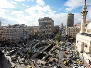 انخفاض ملحوظ في درجات الحرارة ورياح نشطة مع توقعات بهطولات مطرية في بعض المناطق