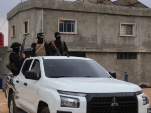 الداخلية تلقي القبض على مجرمين متورطين بجرائم حرب في حمص واللاذقية