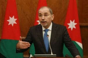 الصفدي: نقف بالمطلق إلى جانب سوريا في عملية إعادة البناء