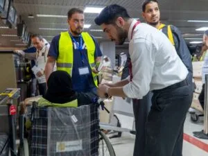 الأولى بعد التحرير.. اهتمام حكومي لافت بمغادرة أول وفد حجاج من مطار دمشق
