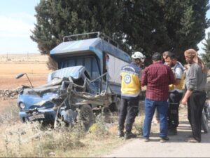 حادث سير يُصيب ستة مدنيين بينهم أطفال وامرأة في ريف إدلب