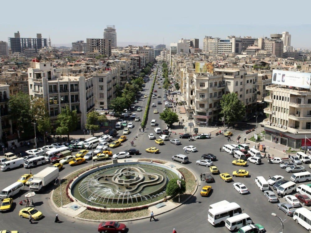 أجواء حارة نسبياً نهاراً وطقس صاف مستقر ليلاً