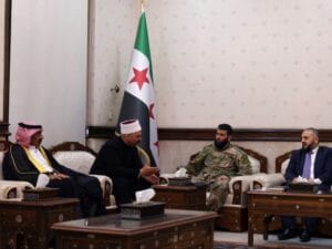 دعماً للاستقرار والسلم الأهلي.. وزير الدفاع يستقبل وفداً من وجهاء جرمانا
