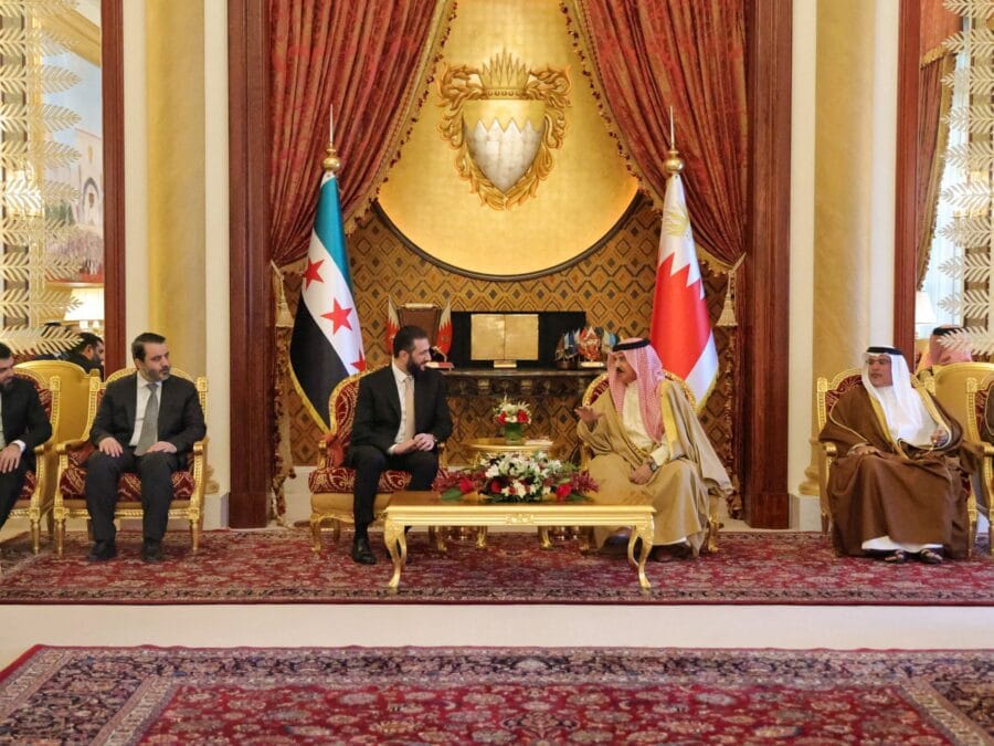 الرئيس الشرع يختتم زيارته إلى مملكة البحرين