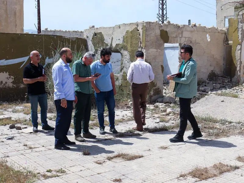وفد تركي يجري جولة استطلاعية على مدارس حماة