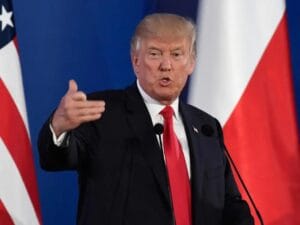 ترامب: سيكون لدينا قرار بشأن رفع العقوبات عن سوريا قريبا