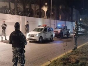 بعد مطاردة حافلة.. مقتل فتاة سورية في لبنان برصاص مجهولين