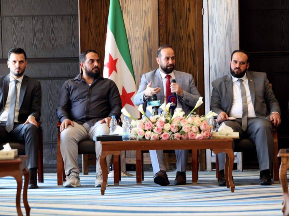 لدور الفن في تعزيز الوعي الوطني... وزير الإعلام يلتقي فنانين وأكاديميين