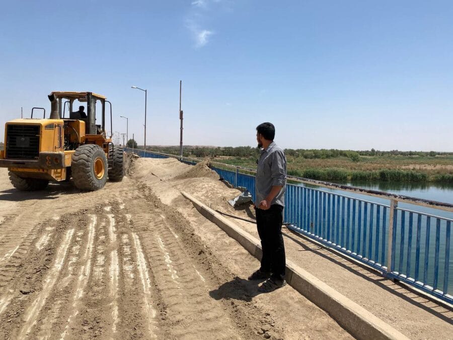 إزالة السواتر الترابية عن جسر الباغوز بريف ديرالزور