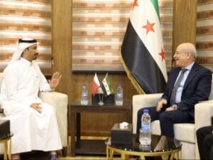 وزير النقل يبحث مع القائم بأعمال السفارة القطرية إحياء مشاريع متعثّرة