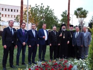 وزير الدفاع خلال لقائه رجال دين مسيحيين