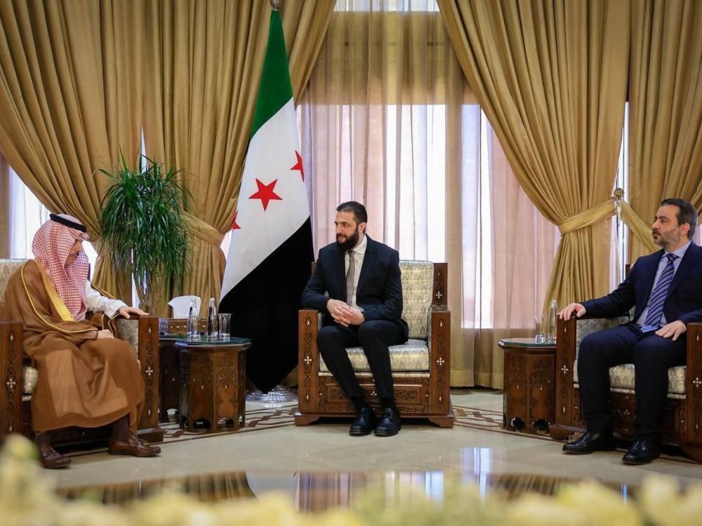 الرئيس الشرع يستقبل وزير الخارجية السعودي