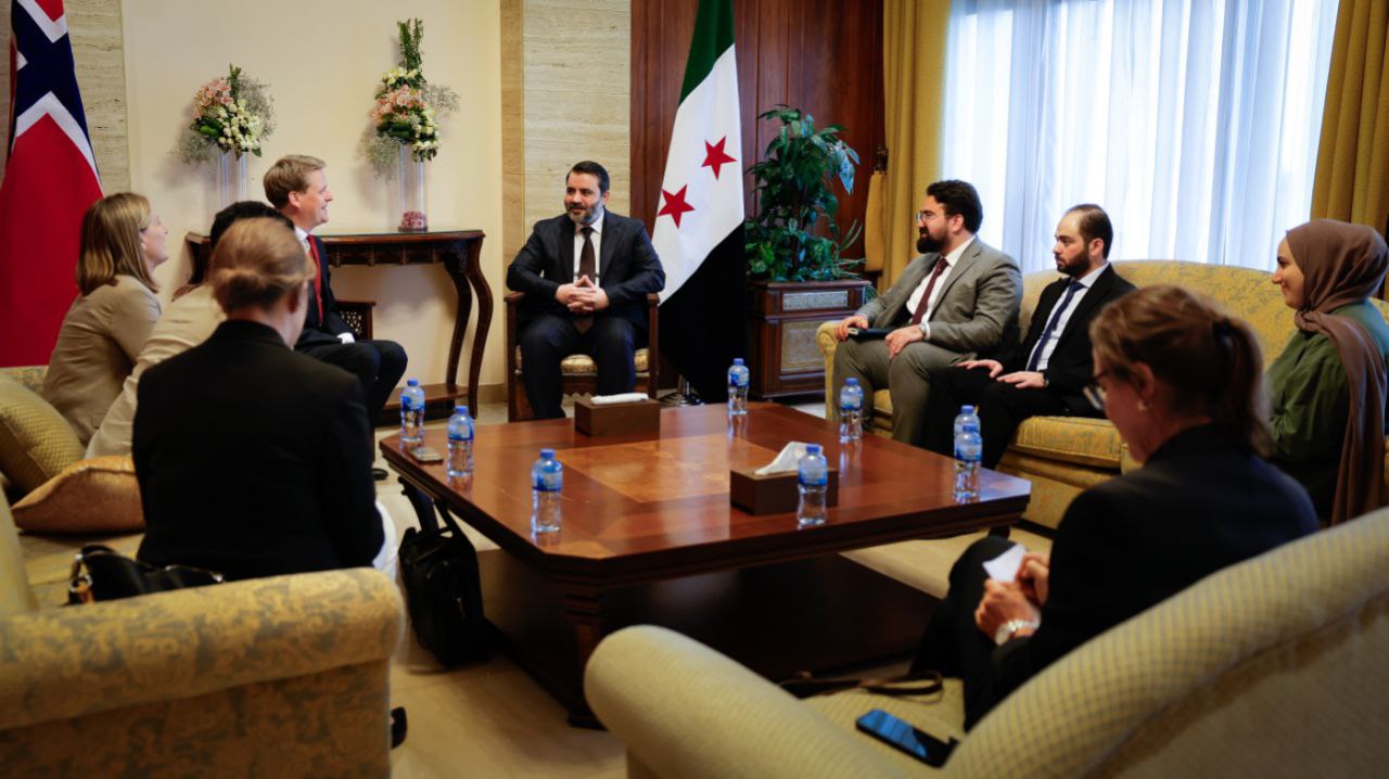 الوزير الشيباني يبحث مع وزير التنمية الدولية النرويجي تعزيز التعاون بين البلدين