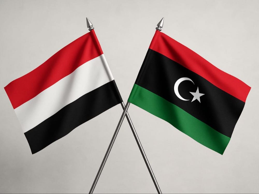 صورة تعبيرية للعلمين اليمني والليبي