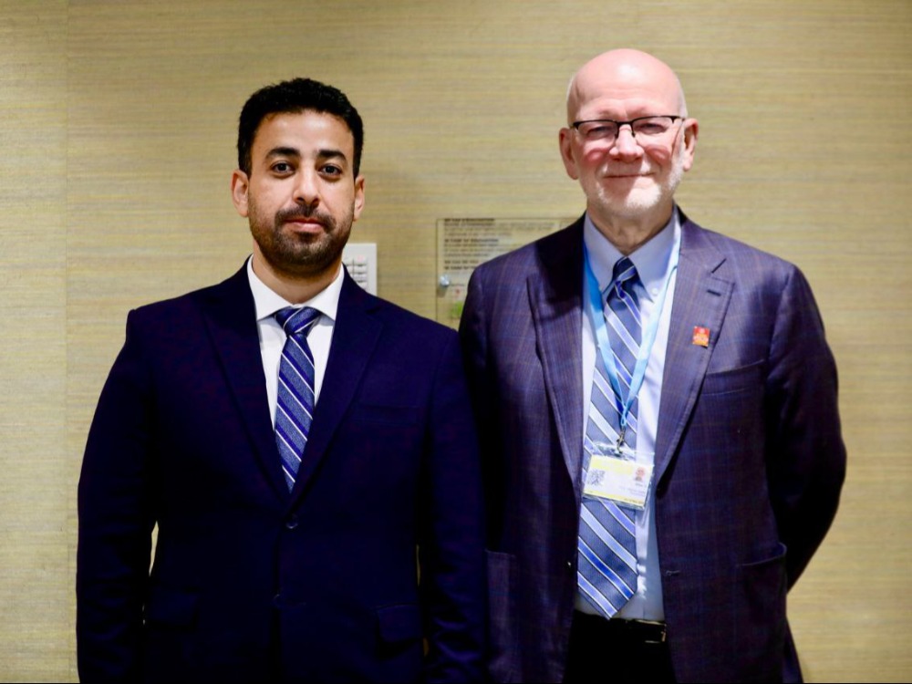 بيل غيتس ووزير الصحة