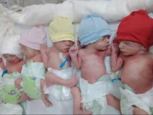 سيدة تضع ستة توائم بينهم خمسة أحياء في ريف إدلب