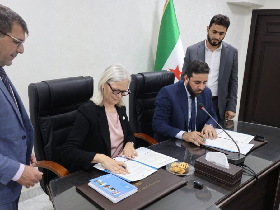 وزارة الاقتصاد توقع اتفاقية مع برنامج الأغذية العالمي لتزويد المخابز بالطحين