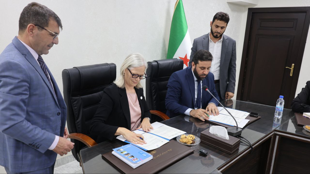 وزارة الاقتصاد توقع اتفاقية مع برنامج الأغذية العالمي لتزويد المخابز بالطحين