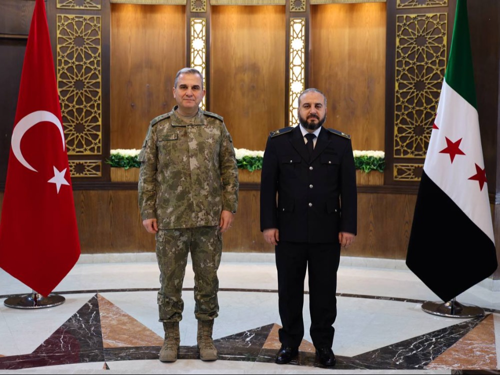 وزير الدفاع يستقبل المدير العام للدفاع والأمن بوزارة الدفاع التركية