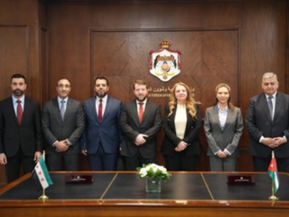 وفد من وزارة الخارجية يزور عمّان ويوقّع مذكرة تفاهم مع نظيره الأردني