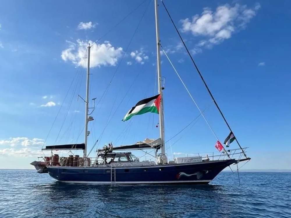 أثناء سعيها لكسر حصار غزة.. الاحتلال الإسرائيلي يحتجز سفينة "مادلين" الإنسانية ويعتقل طاقمها