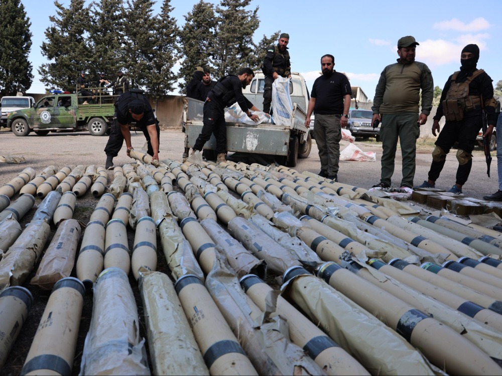 قوى الأمن في حمص تطيح بمجموعة خارجة عن القانون وتضبط أسلحة وذخائر