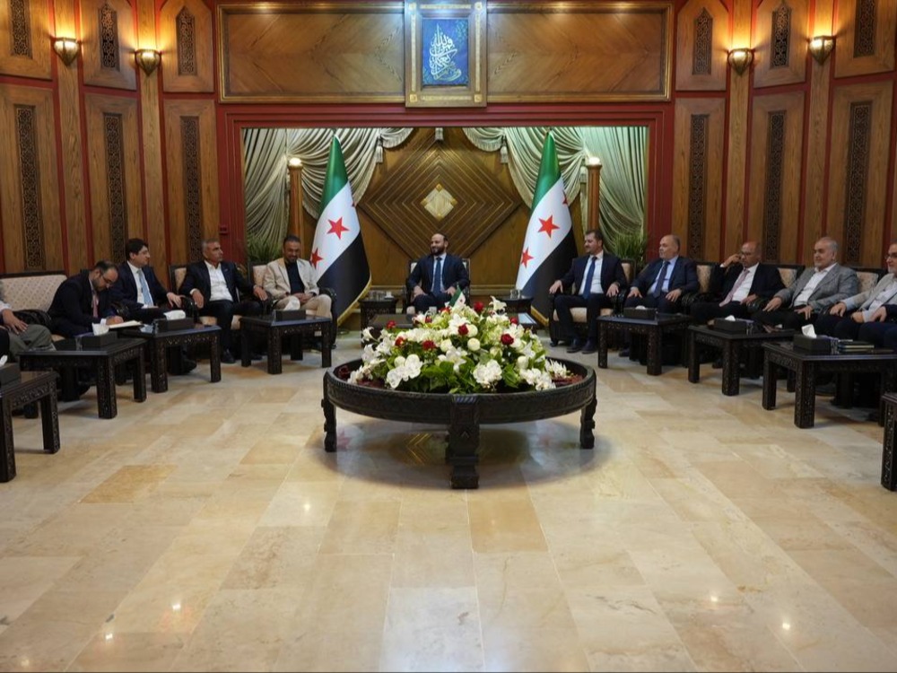 محافظ حلب يلتقي رجال أعمال لمناقشة مستقبل الاستثمار في المحافظة