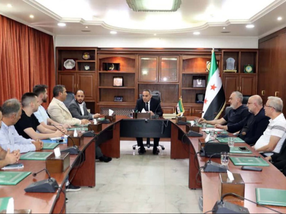 وزير الزراعة يناقش المشروع الوطني للتحول إلى الري الحديث