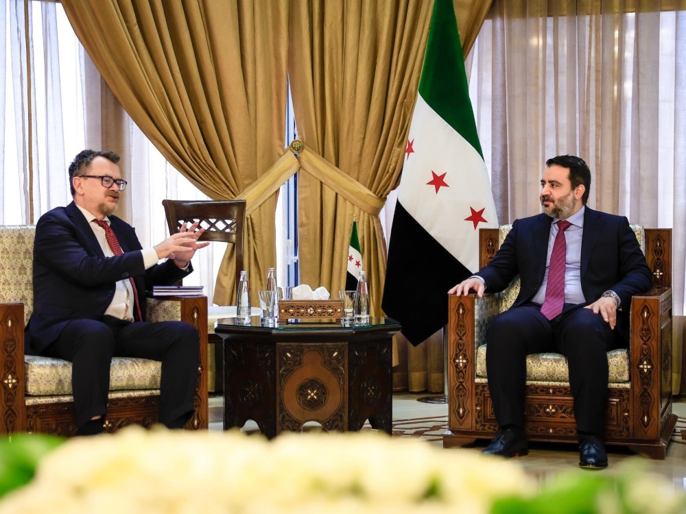 وزير الخارجية والمغتربين يلتقي القائم بالأعمال الإيطالي