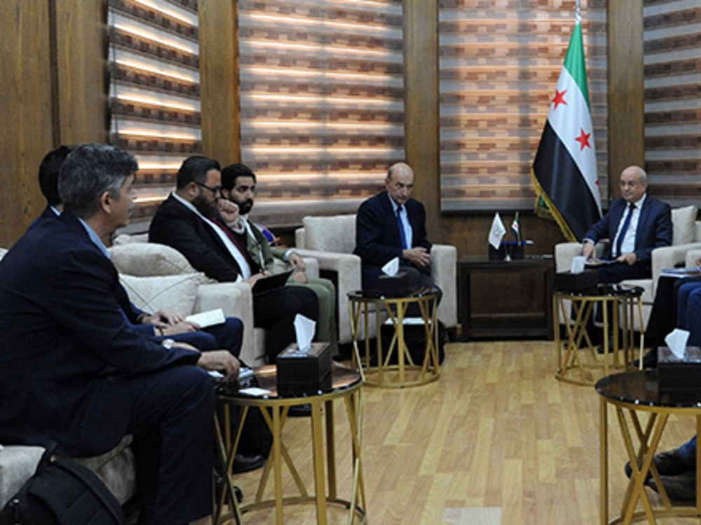 وزير النقل يبحث مع شركة فرنسية إعادة إنشاء وإصلاح الطرق والجسور