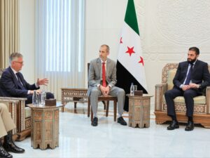أحمد الشرع يلتقي في دمشق، وكيل الأمين العام لإدارة عمليات السلام في الأمم المتحدة السيد جان بيير لاكروا