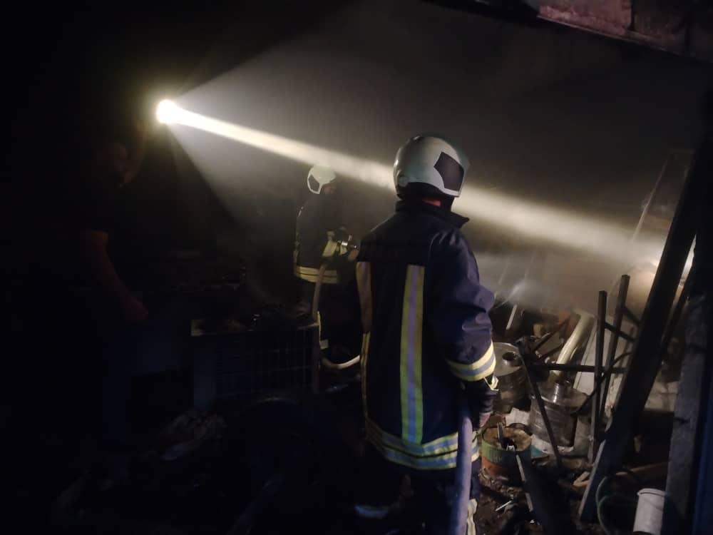 فريق إطفاء من الدفاع المدني