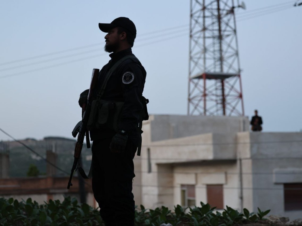 الأمن الداخلي: استشهاد مدنيين اثنين وإصابة آخرَين برصاص مجهولين في تلكلخ