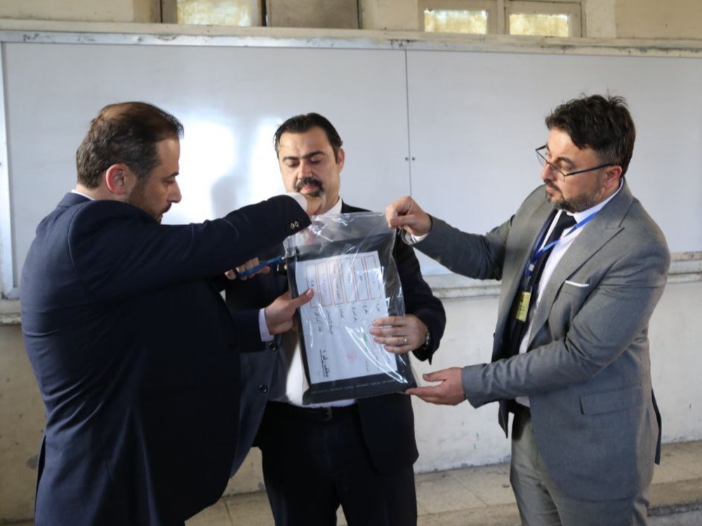 وزير التربية والتعليم يتفقد المراكز الامتحانية