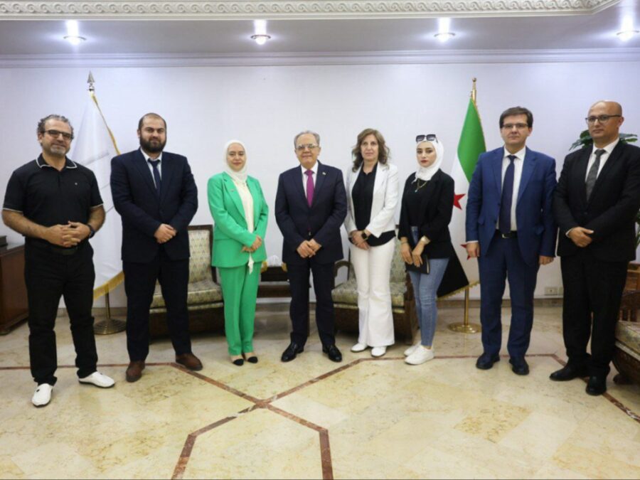 دعا وزير التعليم العالي والبحث العلمي مروان الحلبي، خلال لقائه مستشارة وزير الخارجية والمغتربين لشؤون التعاون الدولي ربى محيسن، إلى إنشاء إدارة تشاركية مع وزارة الخارجية لتحديد احتياجات وزارة التعليم العالي بدقة ولتوحيد الجهود وتفعيل الأولويات الوطنية.