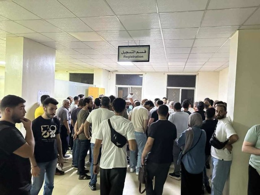 توافد المواطنين السوريين من كل الطوائف للتبرع بالدم في مركز منطقة المزة لنقل الدم بعد التفجير الارهابي الذي إستهدف كنيسة مار إلياس بدمشق