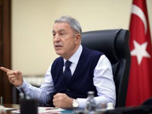 وزير الدفاع التركي