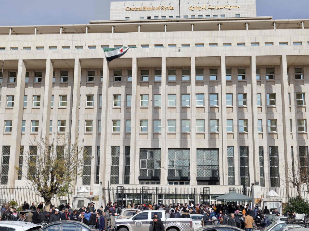 المركزي يُلزم المصارف بإعادة مبالغ التأمين بالليرة السورية إلى حسابات المستوردين