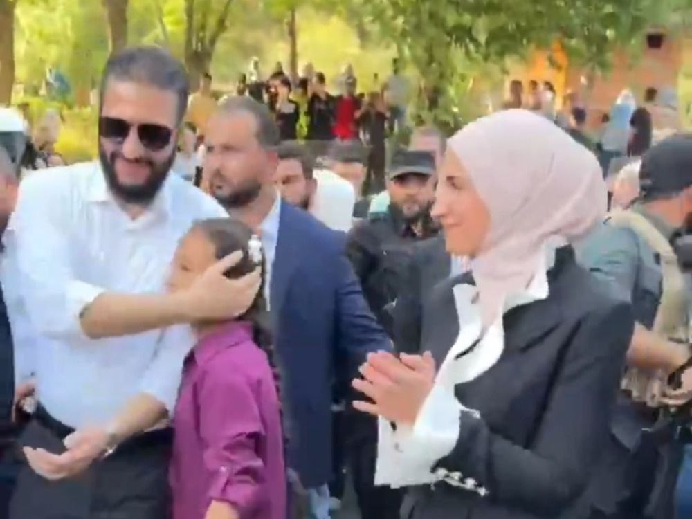 الرئيس الشرع يشارك الاهالي فرحتهم في عيد الاضحى في حديقة تشرين بدمشق