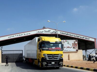 الأردن يخفض الرسوم على الشاحنات والبرادات السورية