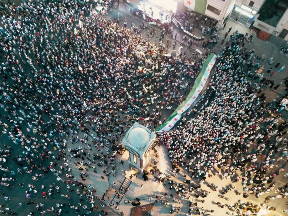 وقفة وفاء للساروت في ساحة الساعة الجديدة بحمص