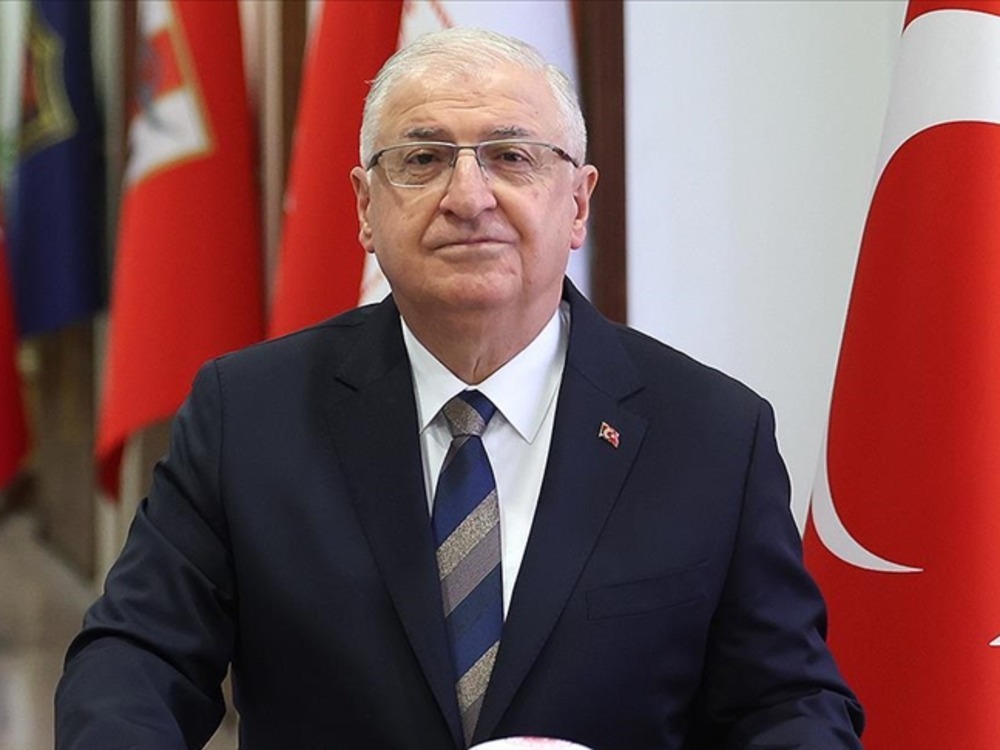 وزير الدفاع التركي يشار غولر